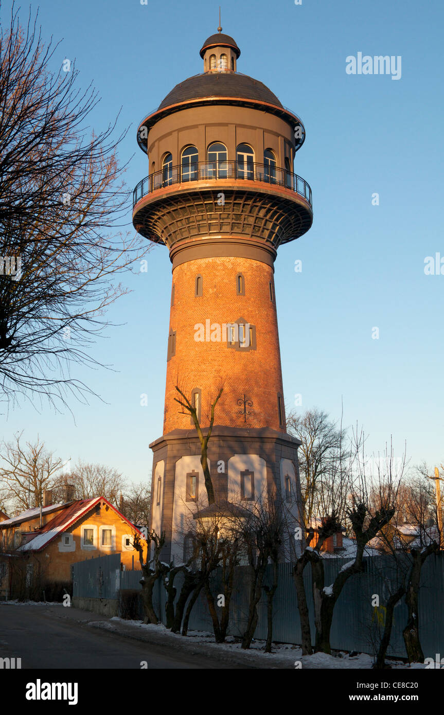 Ricondizionato vecchio acqua-torre in Zelenogradsk (Kranz). La Russia Foto Stock