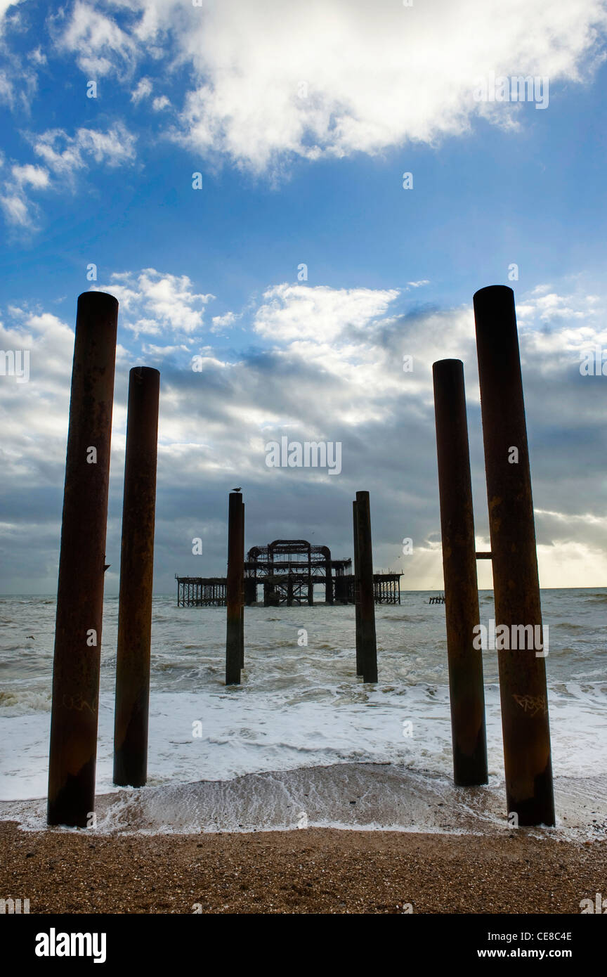 Il vecchio molo Ovest di Brighton, Inghilterra Foto Stock