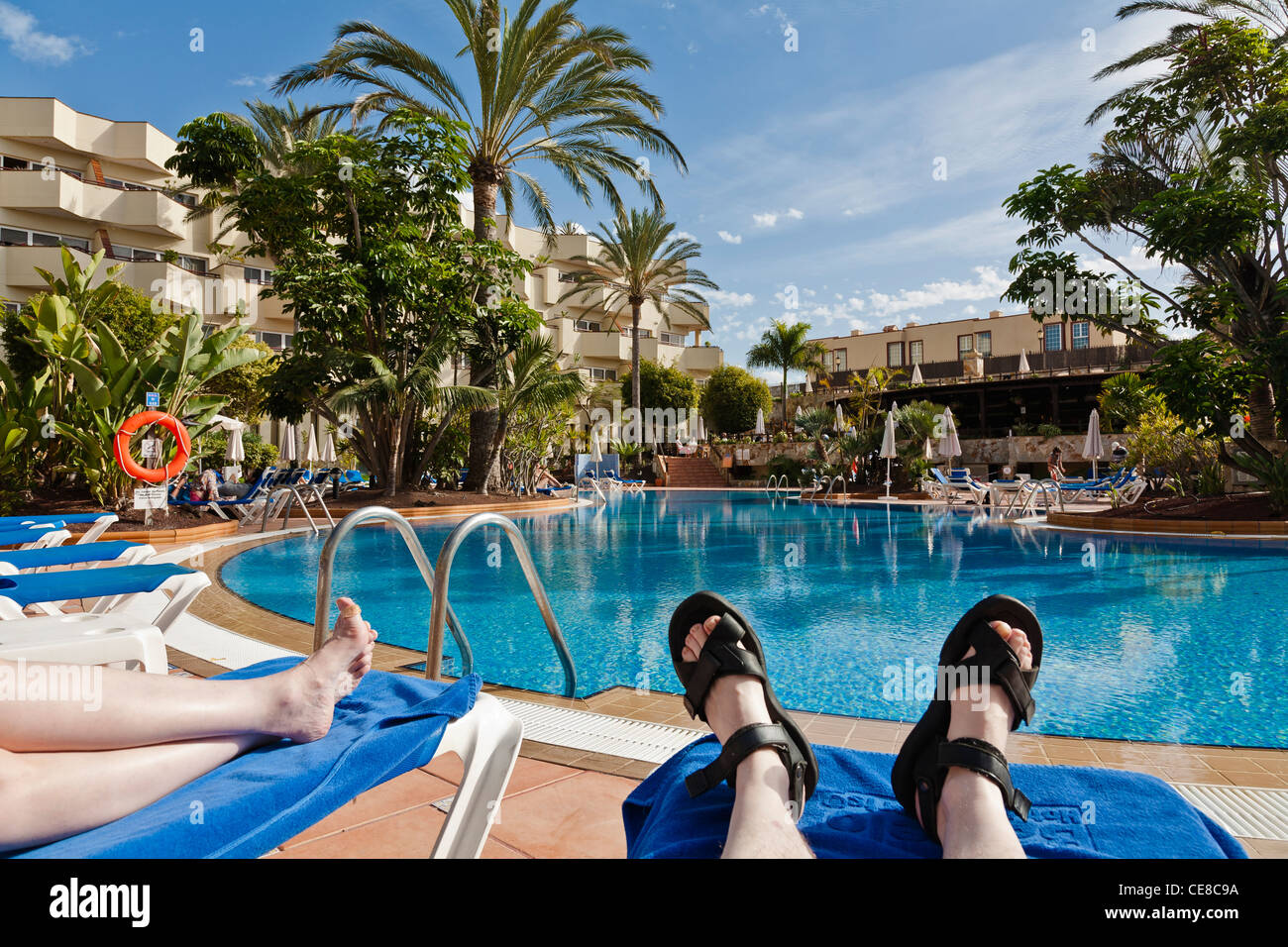 Piedi fino al Barcelo Corralejo Bay hotel pool Foto Stock