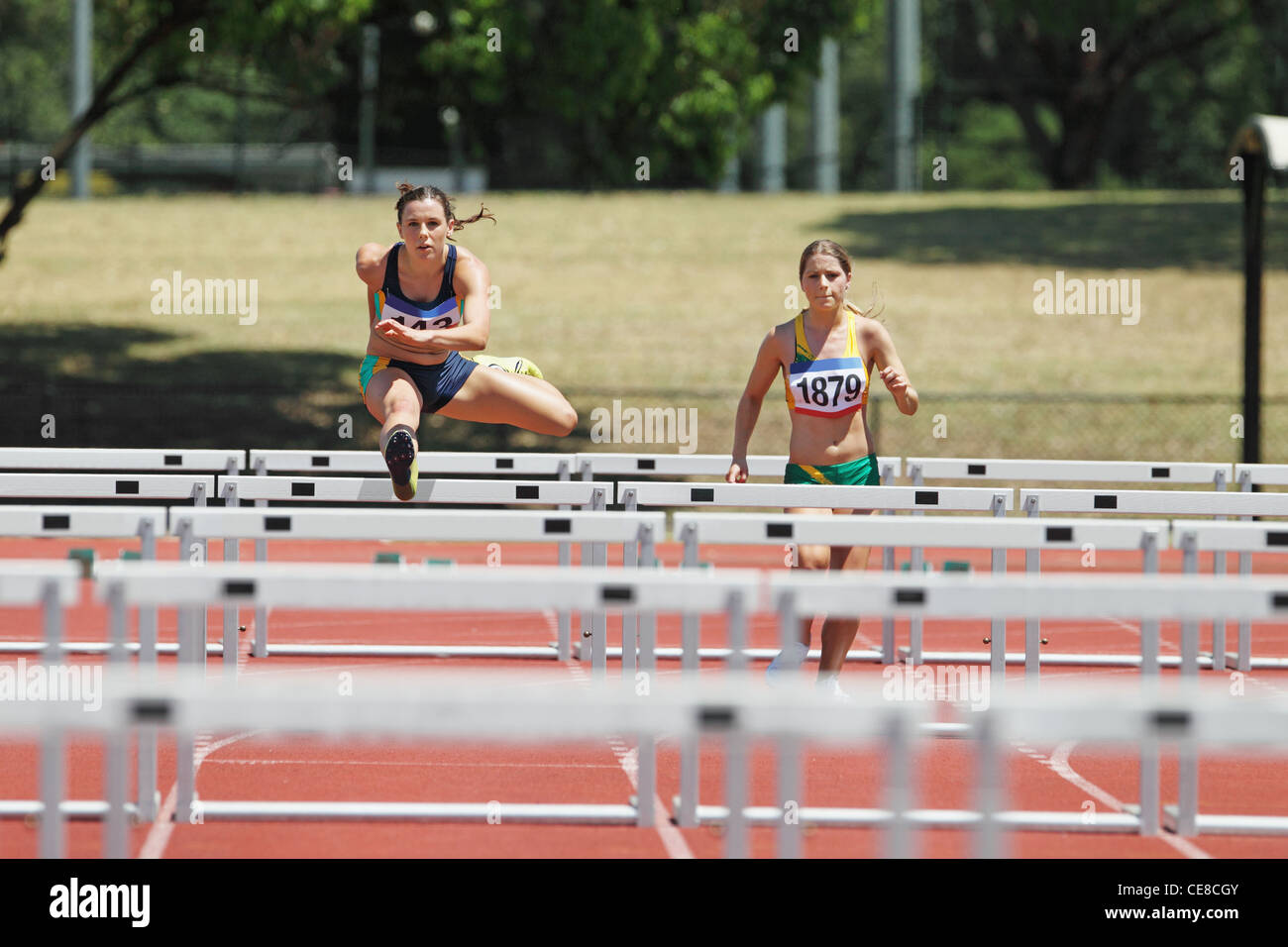 Guide di scorrimento in gara Hurdling Foto Stock