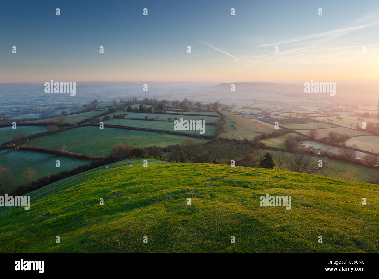 Il Somerset livelli da Glastonbury Tor a Sunrise. L'inverno. Somerset. In Inghilterra. Regno Unito. Foto Stock