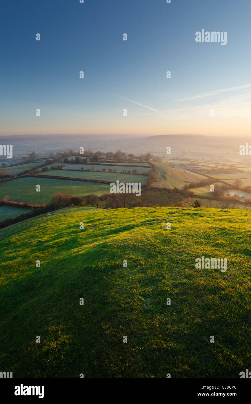 Il Somerset livelli da Glastonbury Tor a Sunrise. L'inverno. Somerset. In Inghilterra. Regno Unito. Foto Stock