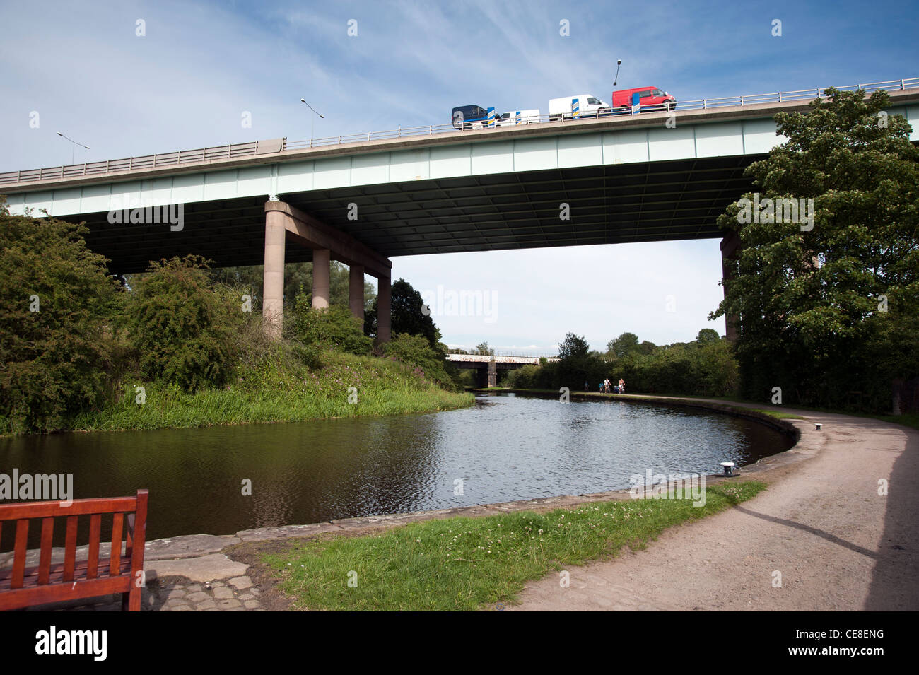 Autostrada M6 oltre il Leeds e Liverpool canal Foto Stock