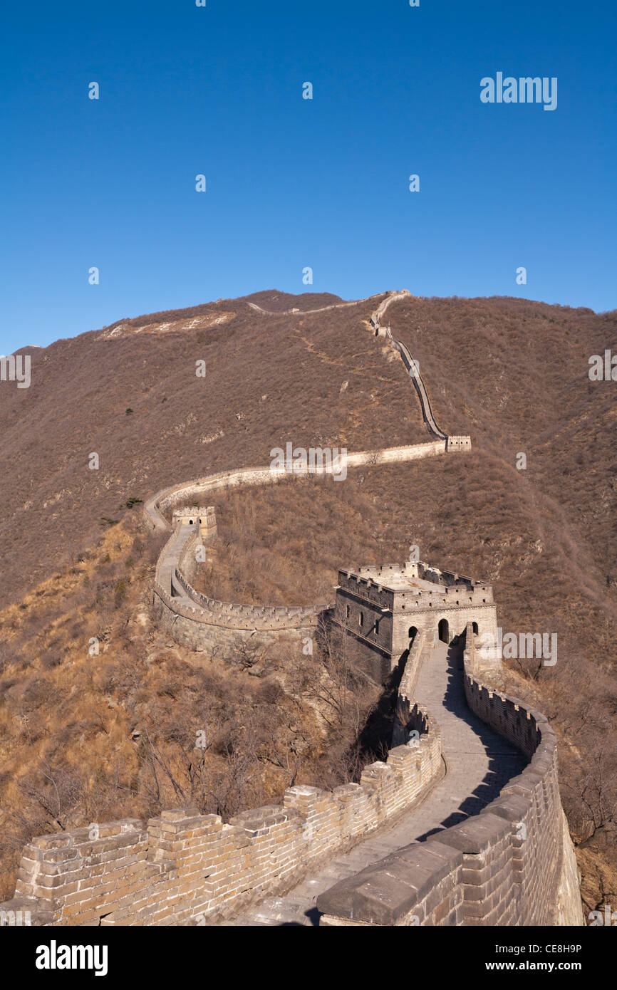 Il restaurato la sezione della Grande Muraglia a Mutianyu, nei pressi di Pechino, adottate nel tardo inverno condizioni. Foto Stock