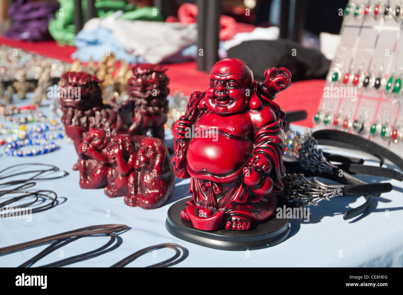 Scultura di Buddha vendute a un festival. Foto Stock