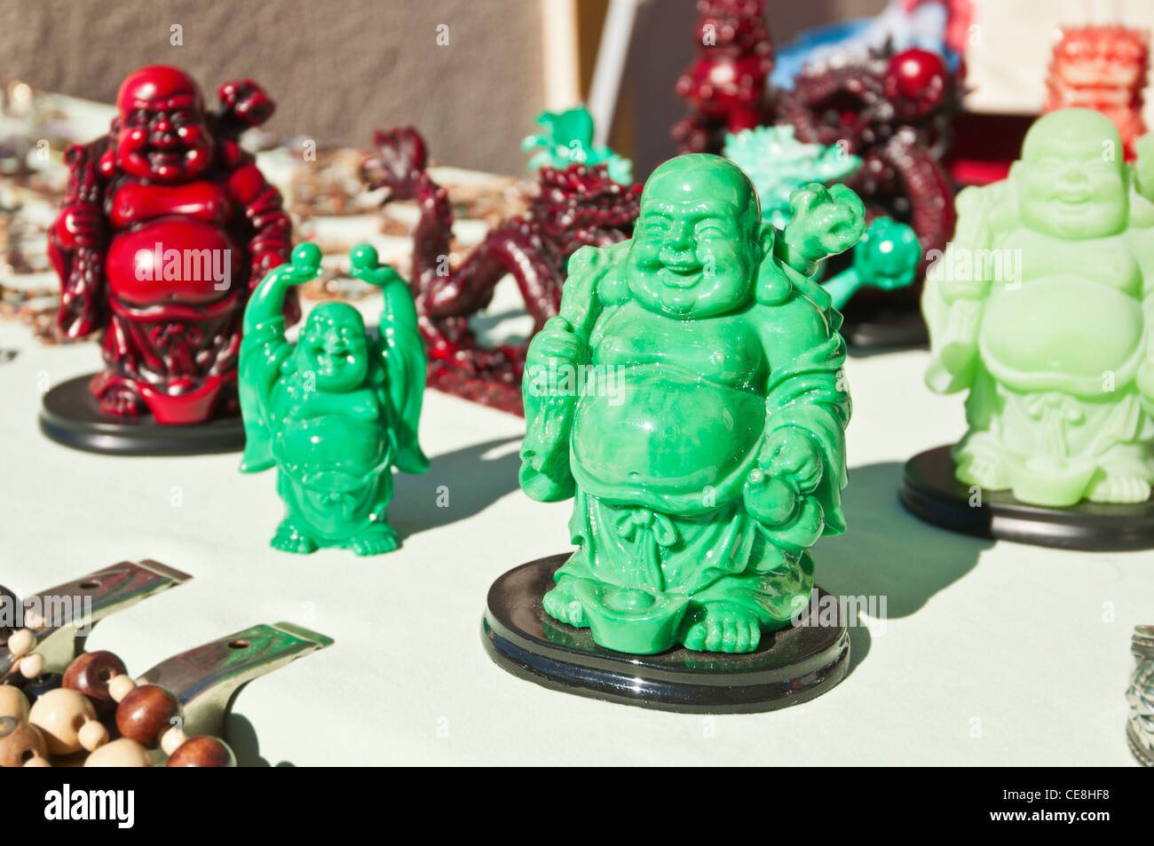 Scultura di Buddha vendute a un festival. Foto Stock