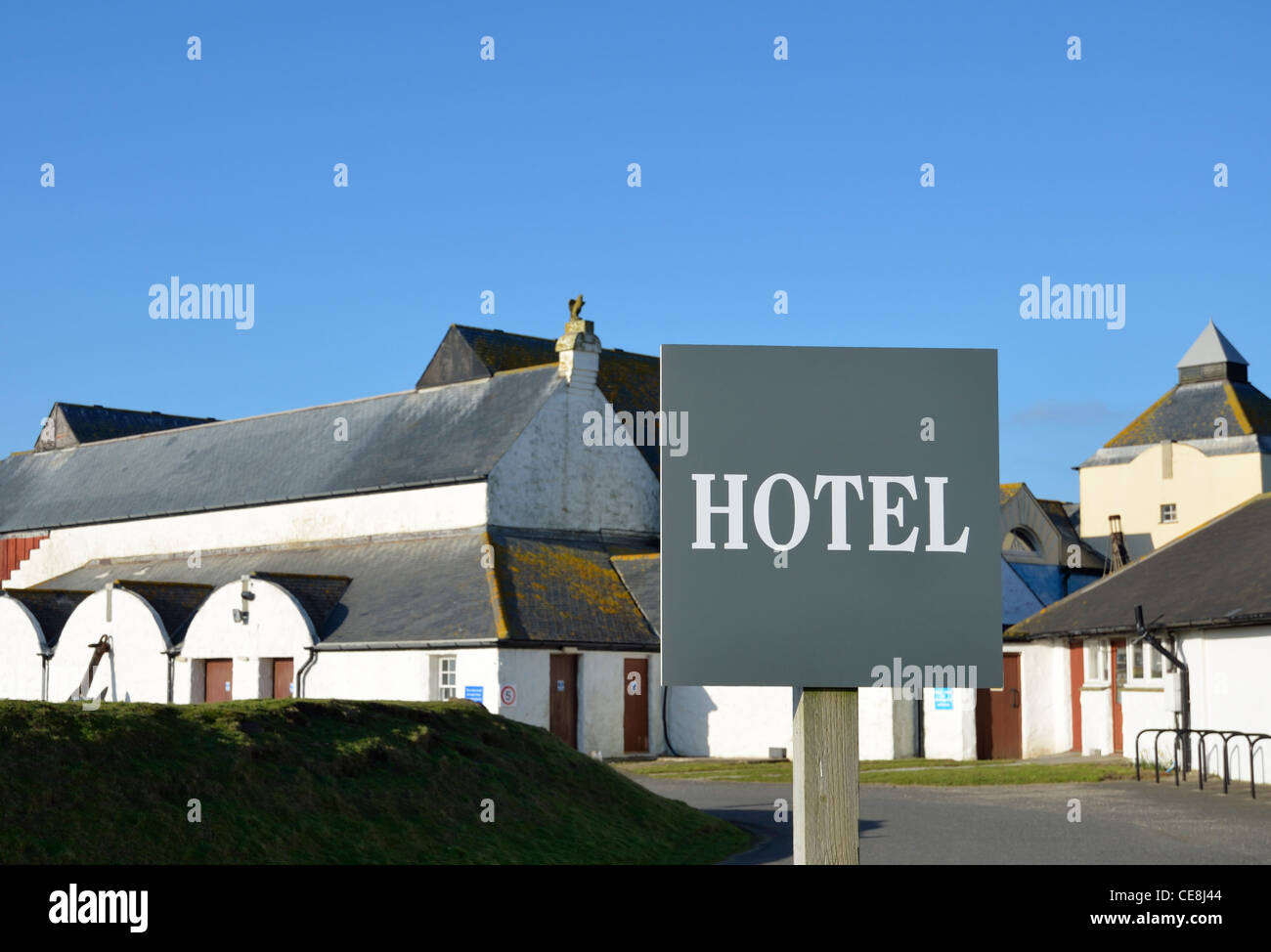 Un segno di hotel al di fuori della lands end hotel in cornwall, Regno Unito Foto Stock
