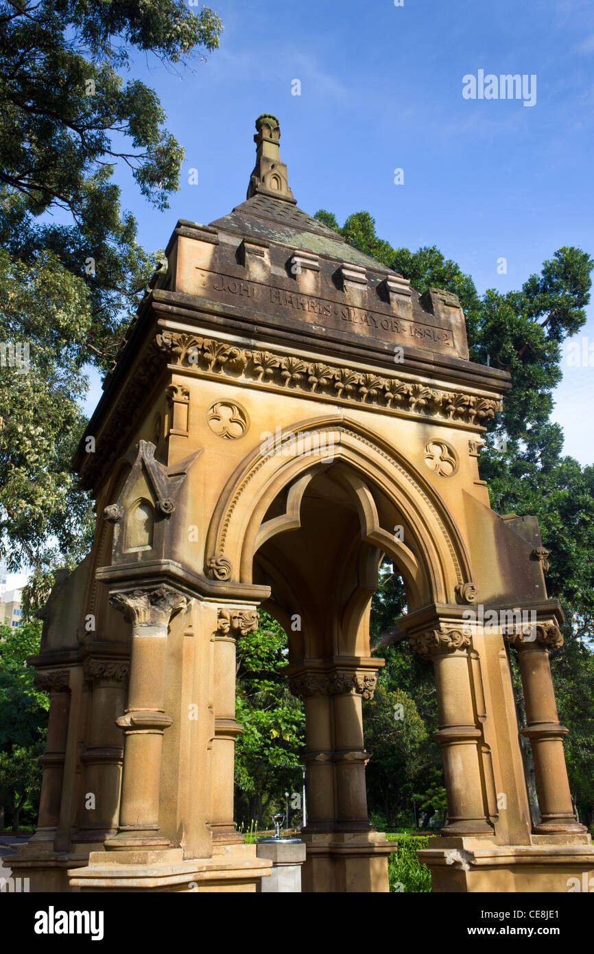 Xix secolo il neo-gotico pavilion con fontana con acqua potabile, il dominio, Sydney, Australia Foto Stock