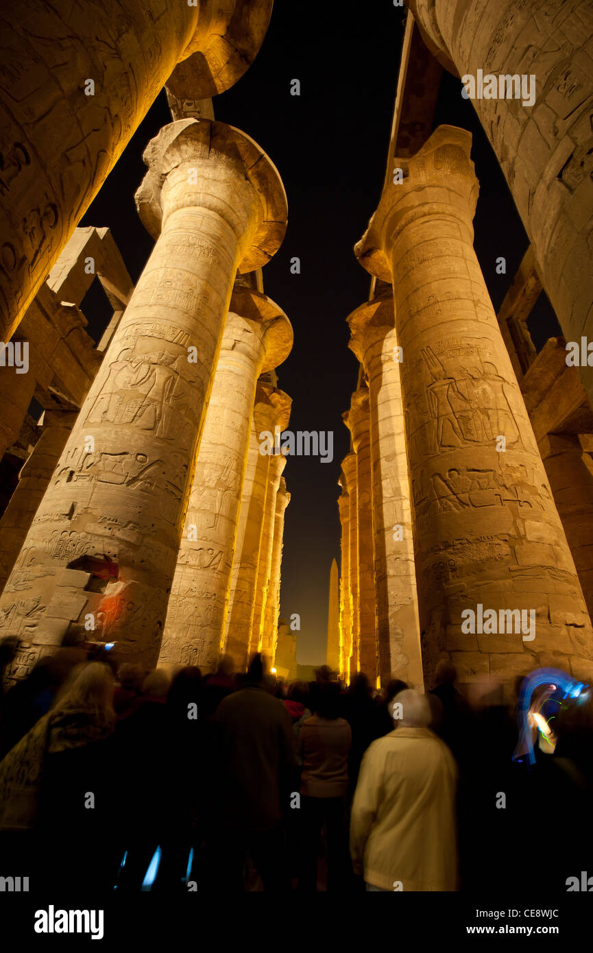 Tempio egizio a Luxor durante la notte Foto Stock