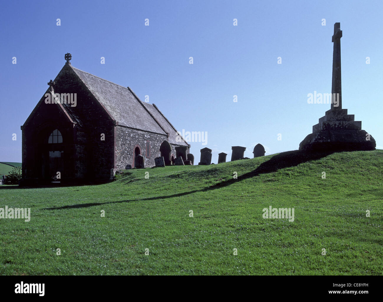 Christian pietre sono alloggiate in questa isolata Chiesa Kirkmadrine & cappella sepolcrale, posizione è utilizzato per le riprese Foto Stock