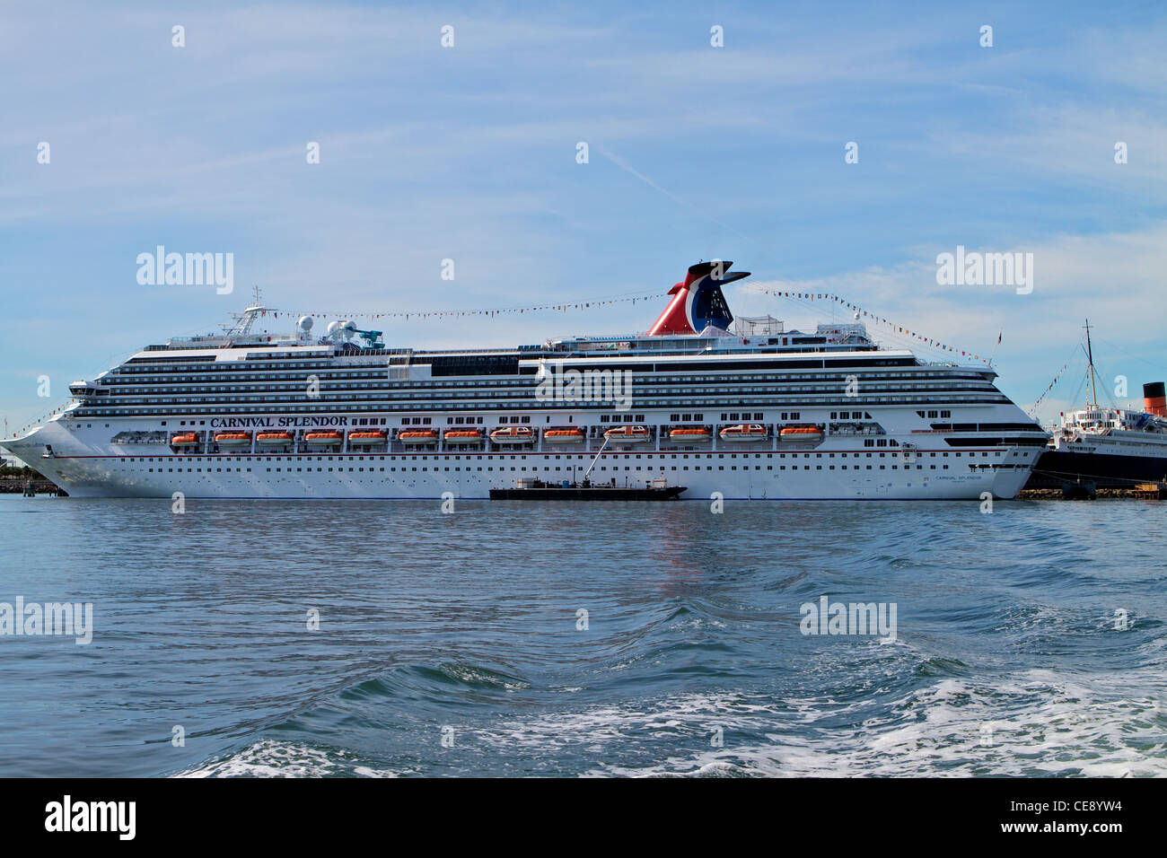 La nave da crociera Carnival Splendor alla nascita Long Beach cruise terminal California Foto Stock