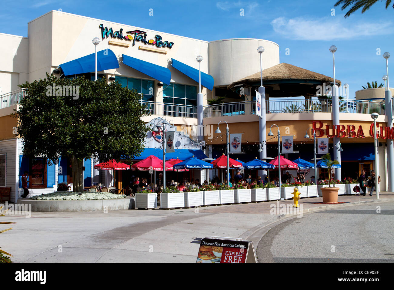 Una scena di strada presso il luccio Arcobaleno Porto di Long Beach in California Foto Stock