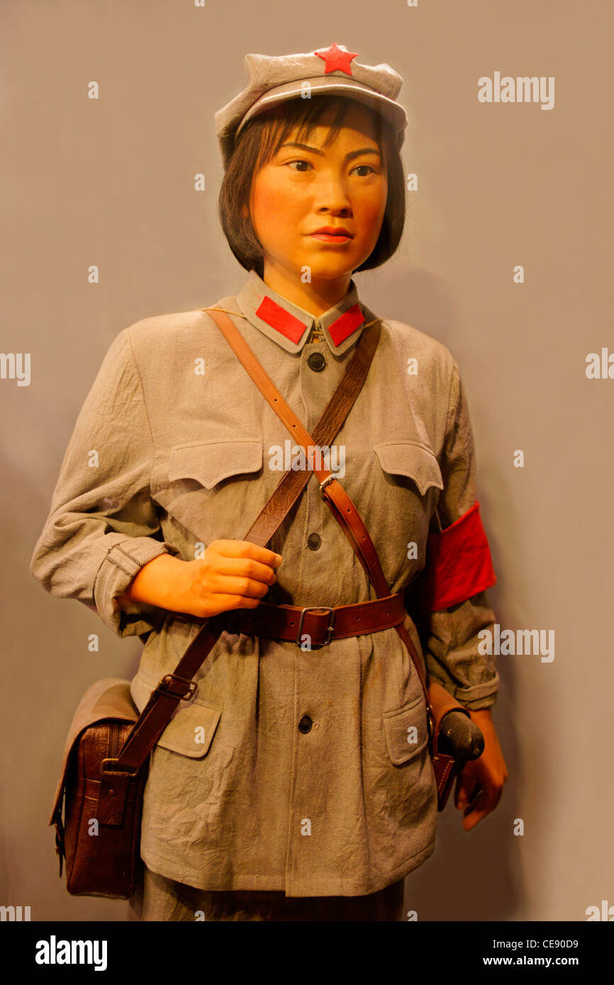 Dimensioni di vita figurina di donna in uniforme tradizionale dei popoli Esercito di liberazione, National Film Museum, Pechino, Cina Foto Stock