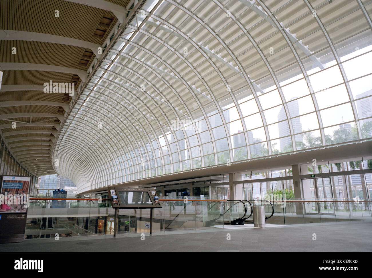 Interno della Marina Bay Sands in Singapore in Estremo Oriente Asia sud-orientale. La modernità Architettura moderna costruzione Travel Foto Stock