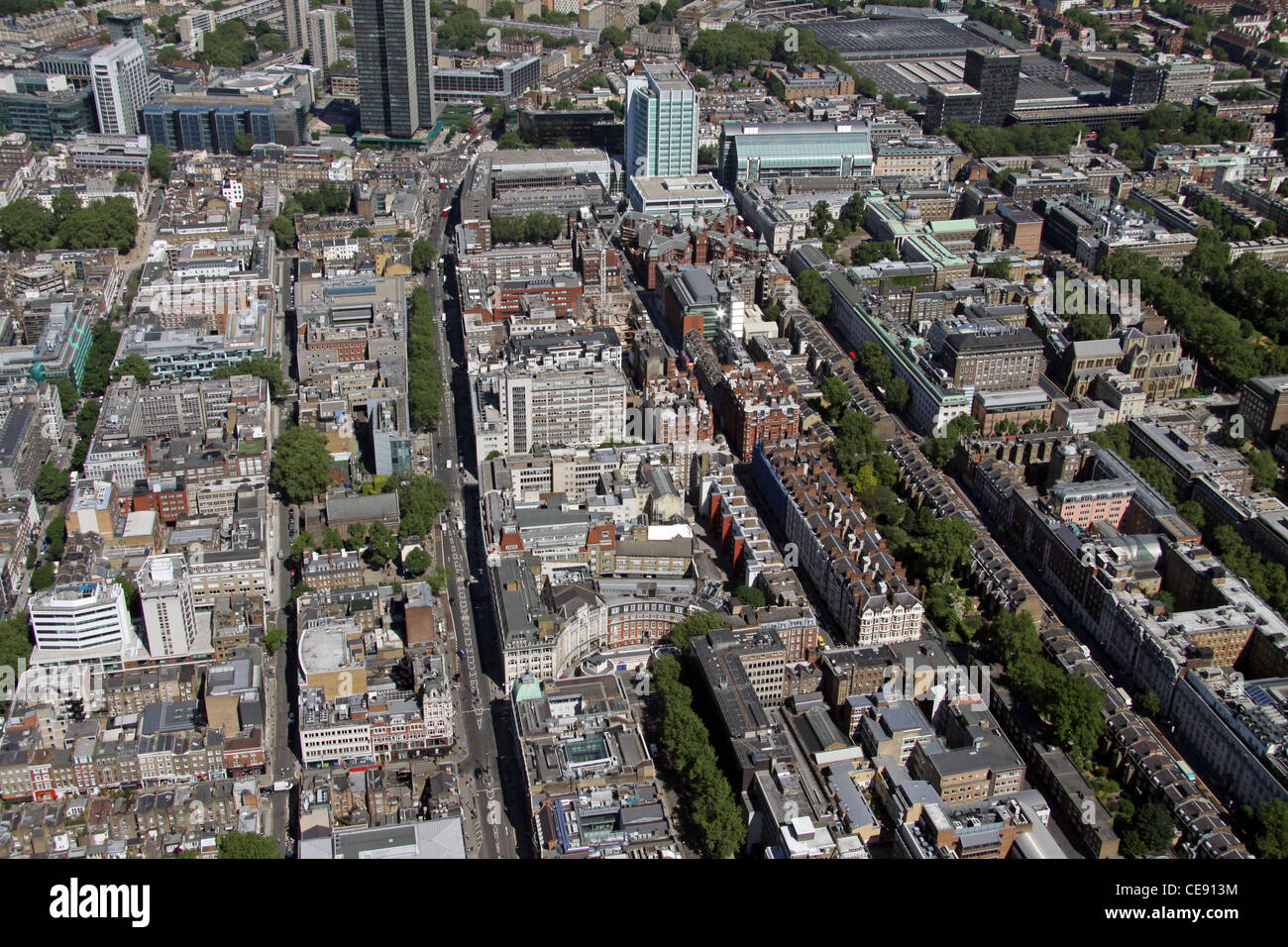 Immagine aerea dell'area di Bloomsbury di Londra guardando verso nord su Tottenham Court Road & Gower Street dalla stazione di Goodge Street, Londra W1 Foto Stock