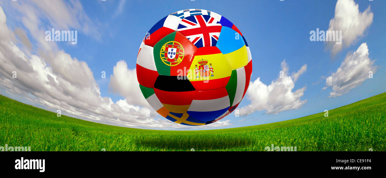 Pallone da calcio con vari flags per la Euro Cup Foto Stock