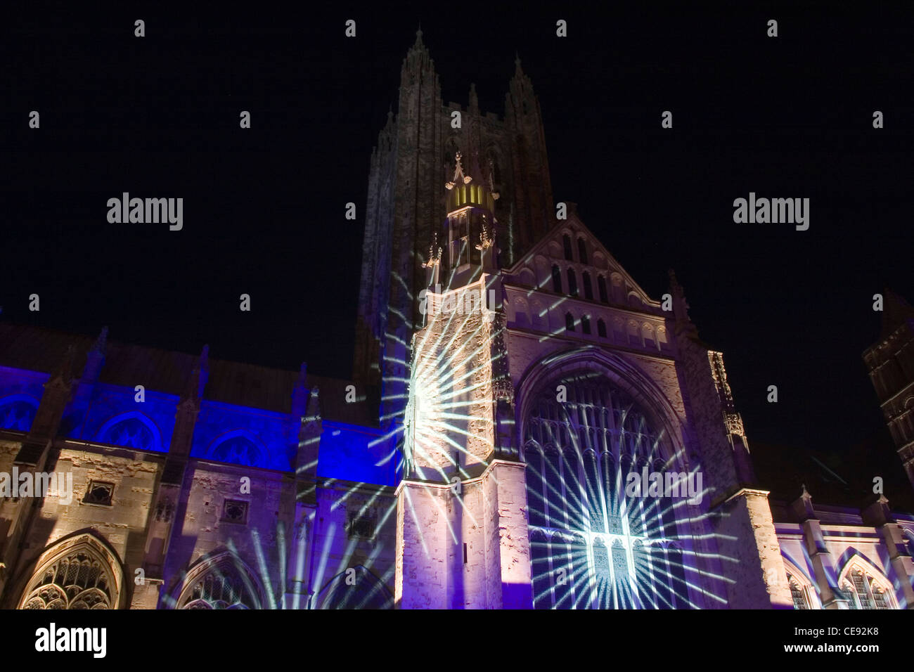 La Cattedrale di Canterbury nel Kent, Inghilterra illumiated di notte da Son et Lumiere Foto Stock