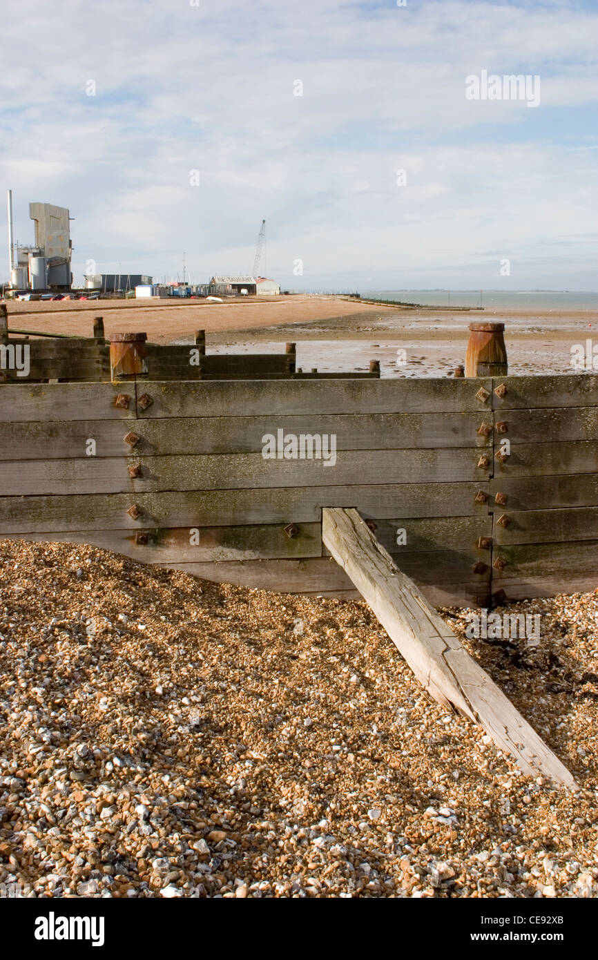 Spiaggia costiere del Mare pennelli di difesa a Whitstable Kent England Regno Unito Foto Stock