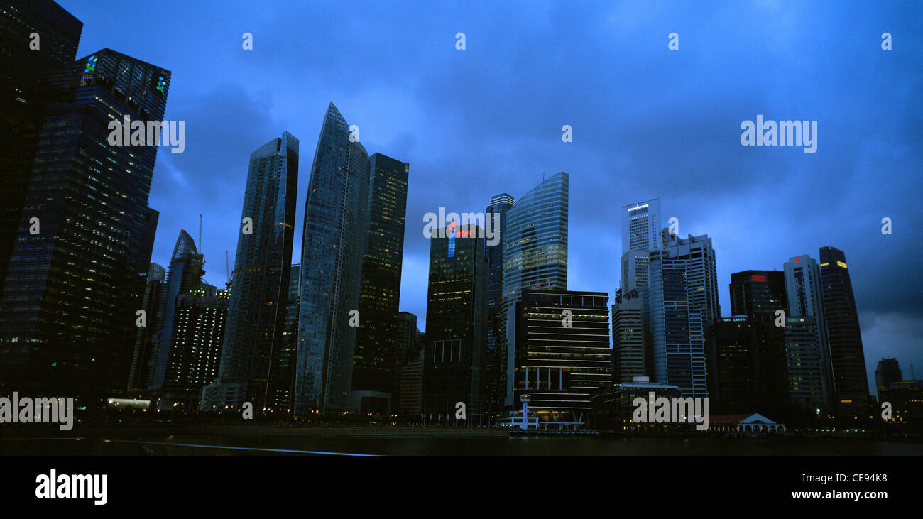 Il Distretto Centrale degli Affari CBD nell'area di Marina Bay della città di Singapore in Estremo Oriente Asia sud-orientale. Finanze finanziario Skyline Investment Bank Foto Stock