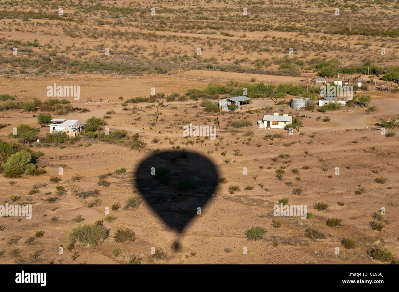 Ombra del palloncino e dimora nel deserto, aria calda spedizioni, Scottsdale, Arizona. Foto Stock