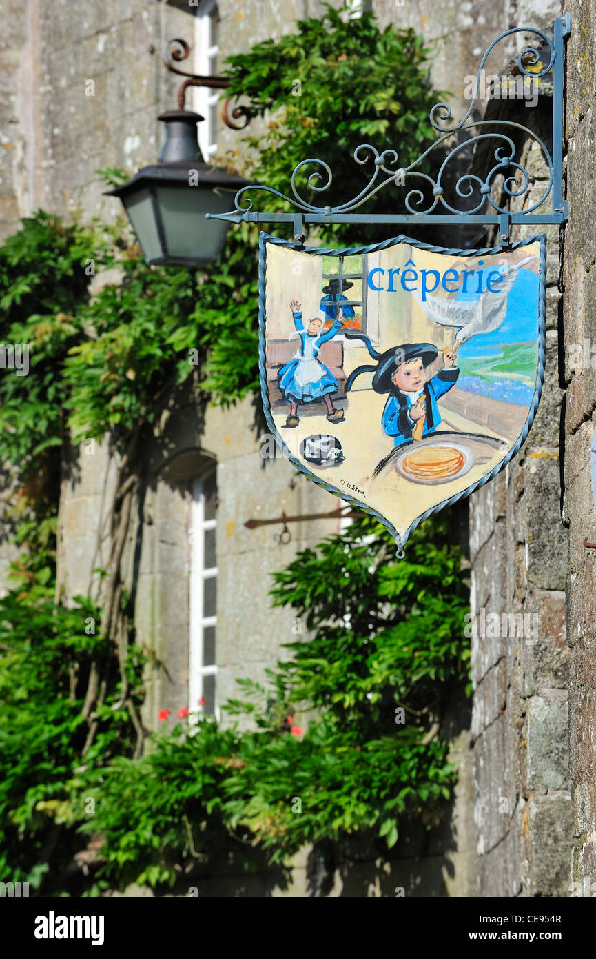 Crêperie cartello a Locronan, Finistère Bretagna, Francia Foto Stock