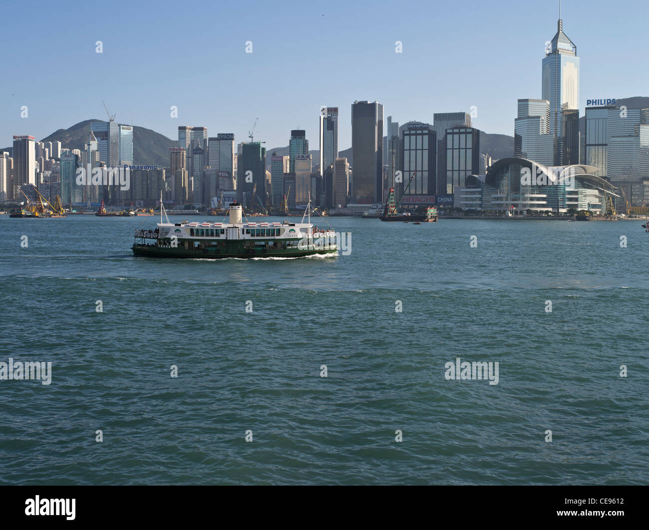 Dh PORTO DI HONG KONG HONG KONG Star Ferry Shing Star gite turistiche dell'isola di Hong Kong edifici sul lungomare Foto Stock