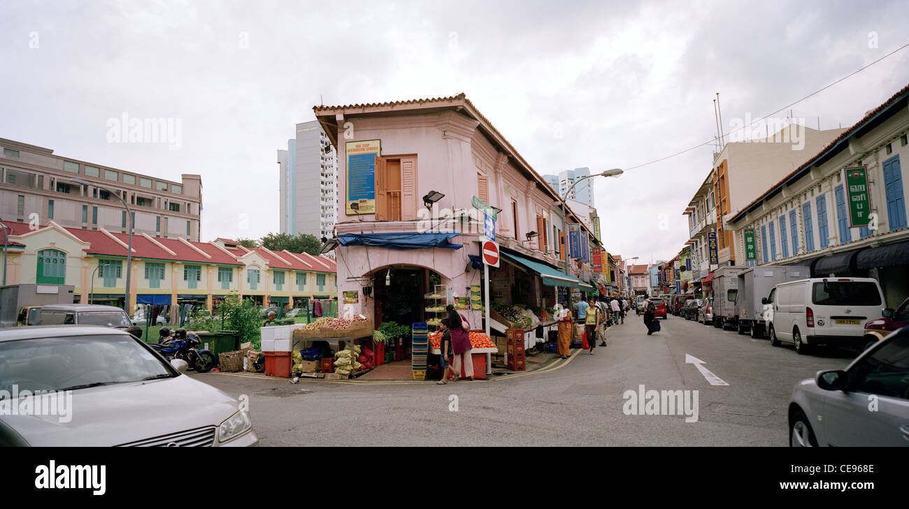 La vita di strada Dunlop Street in Little India di Singapore in Estremo Oriente Asia sud-orientale. Scena urbana della città Città viaggio panoramico Foto Stock