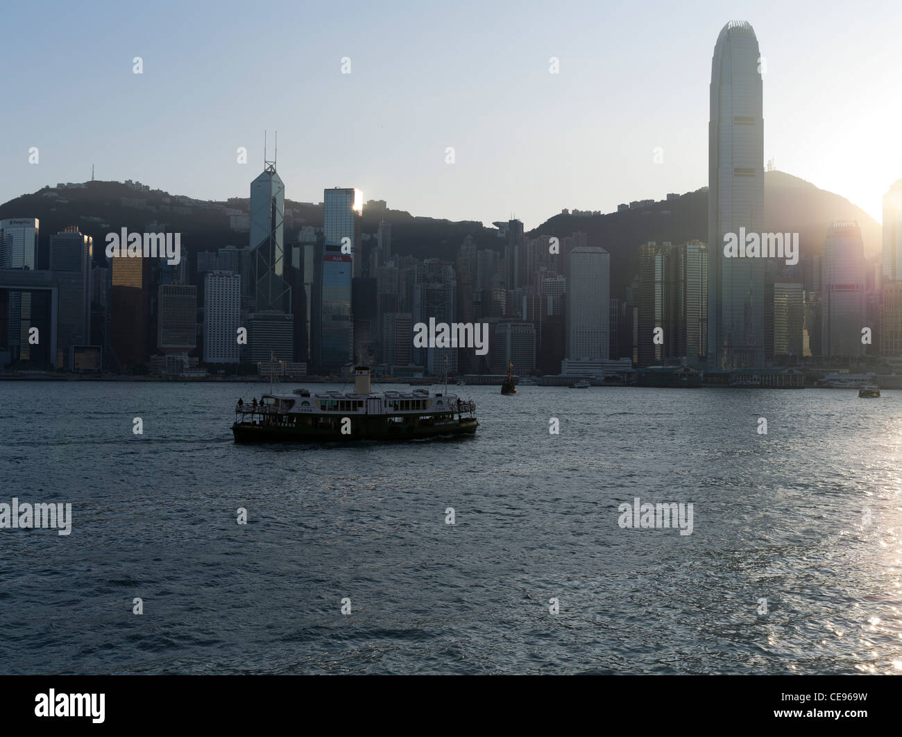 Dh PORTO DI HONG KONG HONG KONG Star Ferry Shing Star gite turistiche dell'isola di Hong Kong edifici sul lungomare Foto Stock