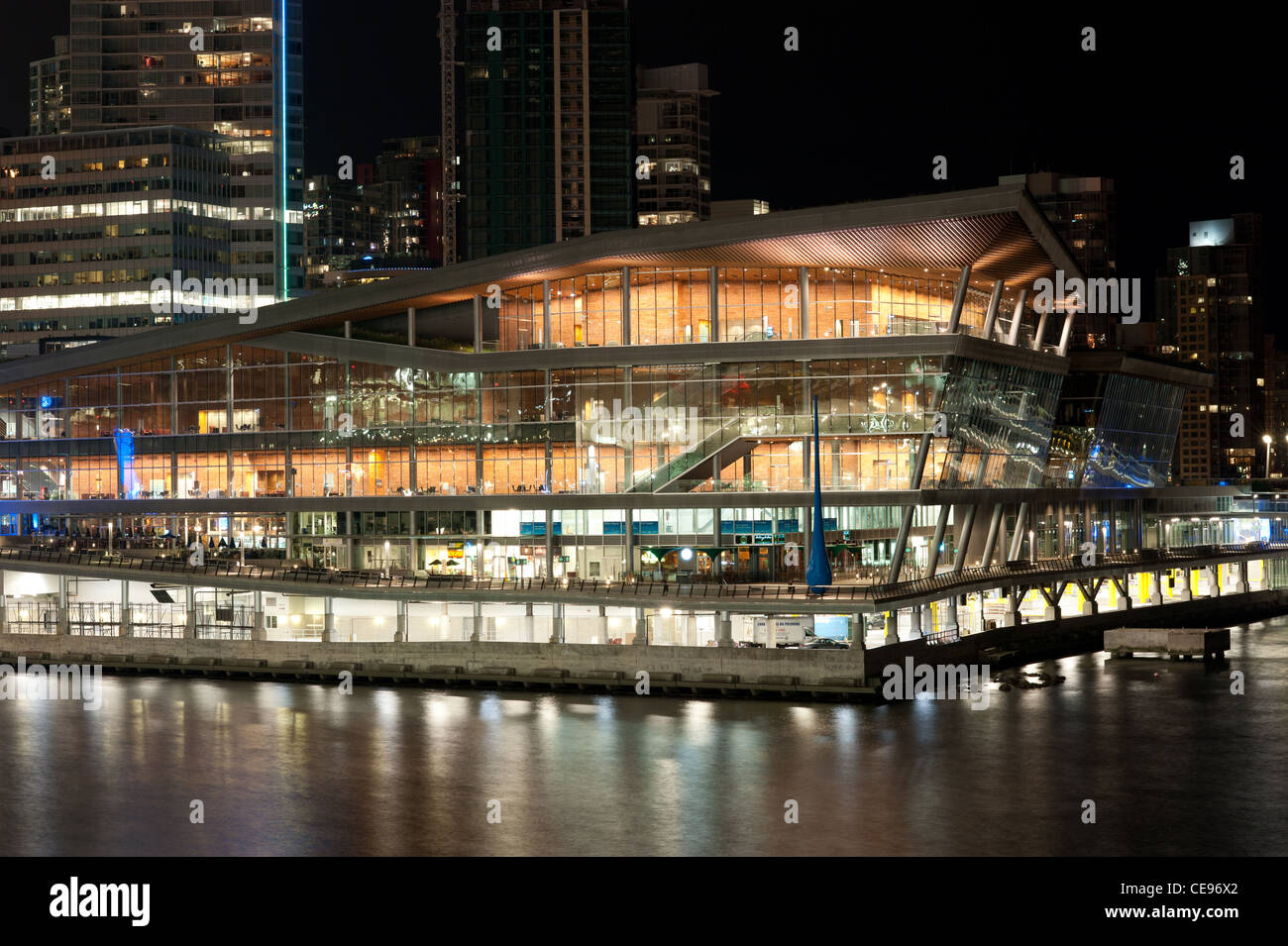 Vancouver convention center di notte, la città di Vancouver, British Columbia, Canada, 2011 Foto Stock