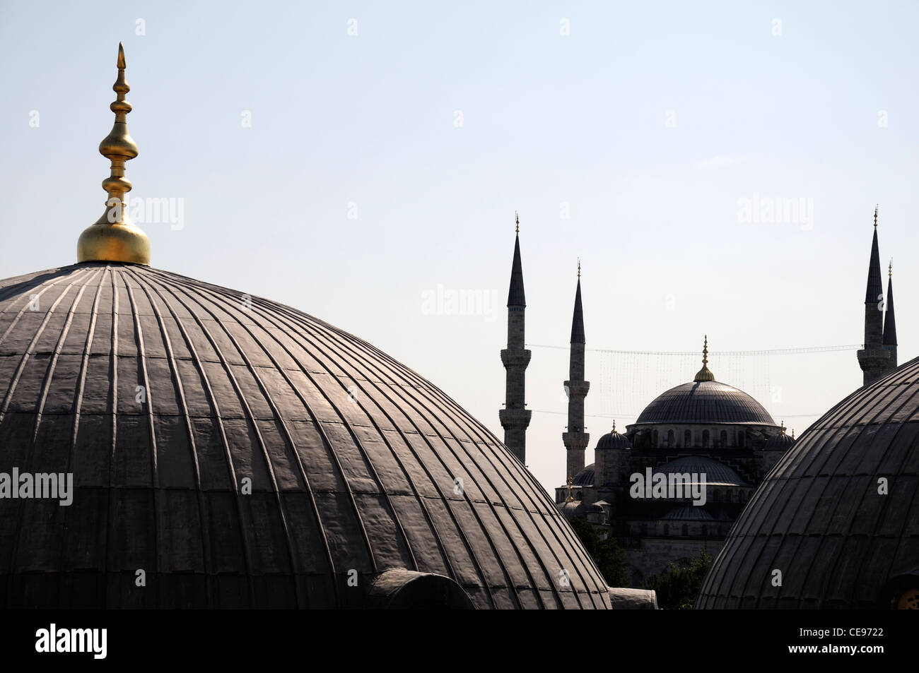 Hagia Sophia e la cupola della moschea blu cupola Aya Sofya ex ortodossi basilica patriarcale museo moschea di Istanbul Turchia Foto Stock