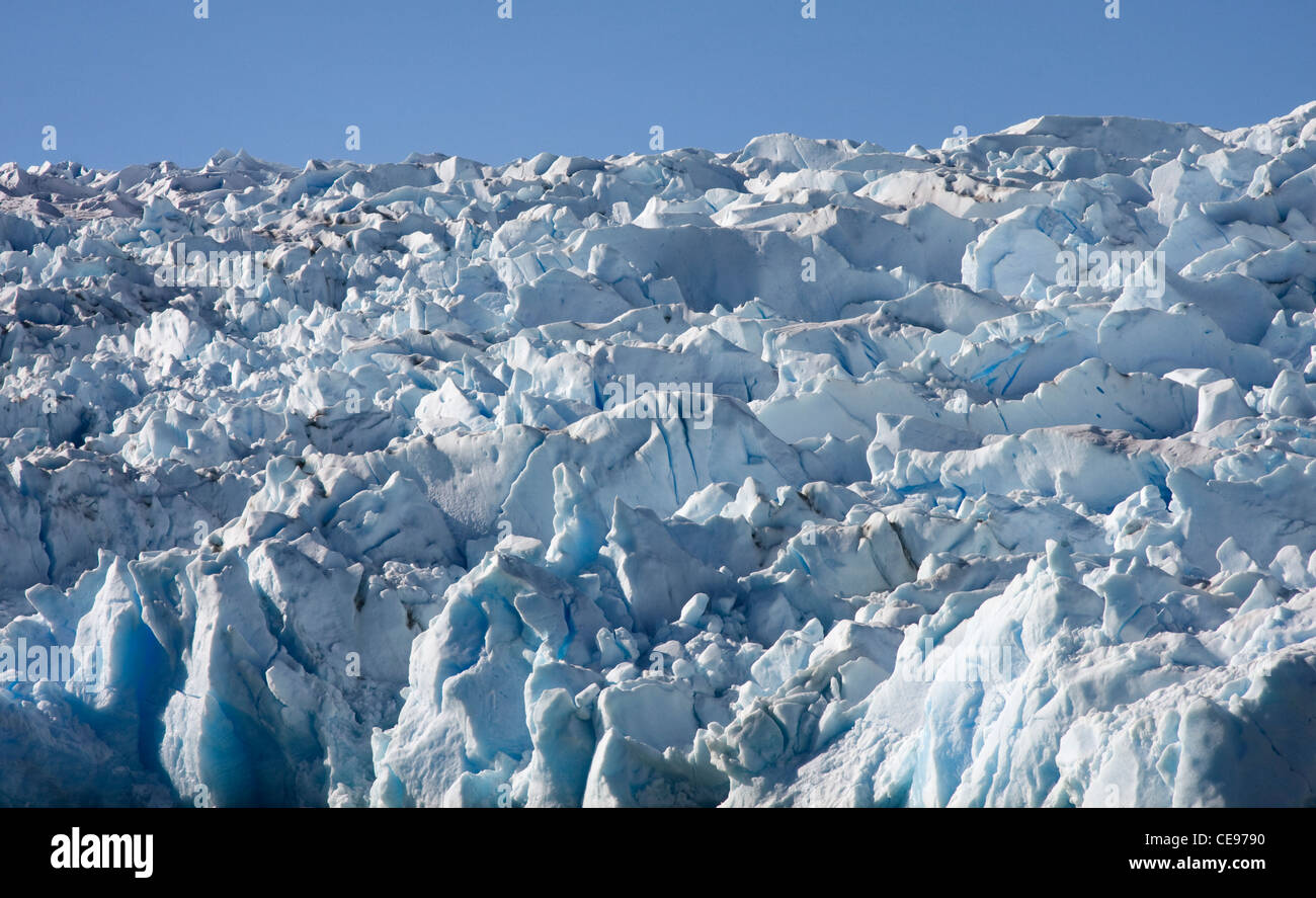 Il ghiaccio del ghiacciaio su una soleggiata giornata blu al Grigio ghiaccio, parco nazionale Torres del Paine,patagonia, Cile Foto Stock