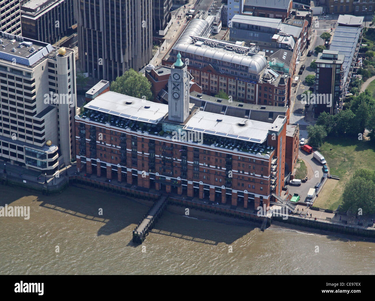 Immagine aerea di OXO Tower Wharf, riva sud del Tamigi, Londra Foto Stock