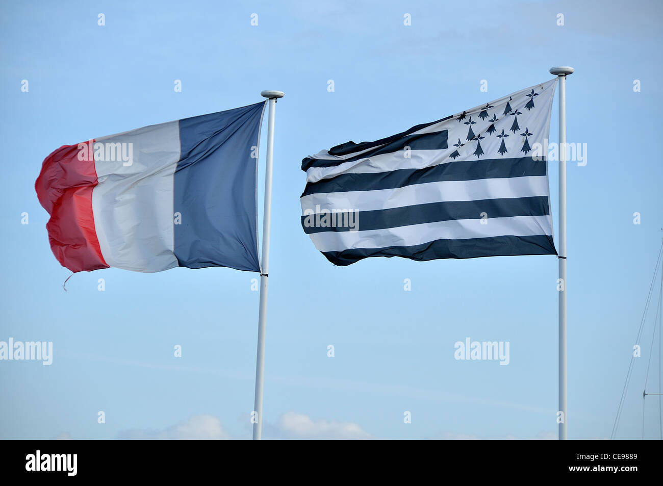 Le bandiere della Francia e della Bretagna. Foto Stock