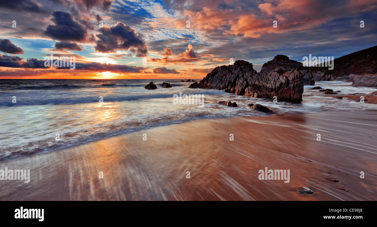 Panorama di mare tempestoso Foto Stock