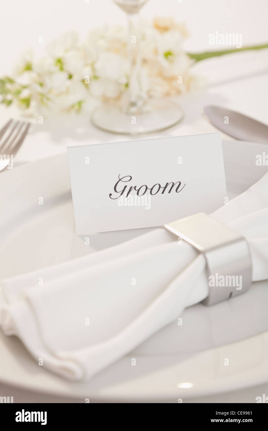 Close-up di impostazione tabella per lo sposo Foto Stock