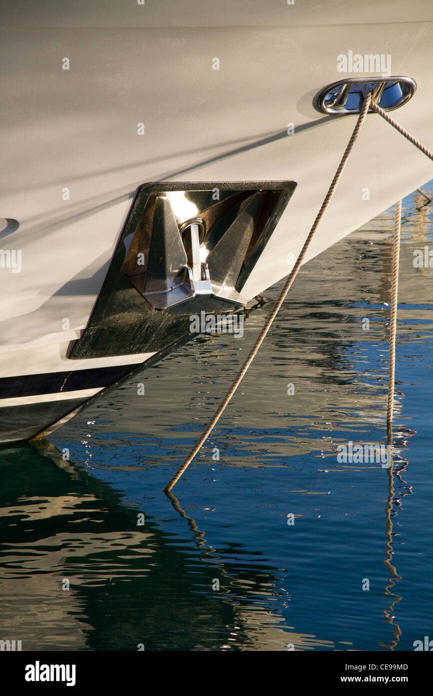 Yacht di ancoraggio dettaglio imbarcazione a motore nave Foto Stock