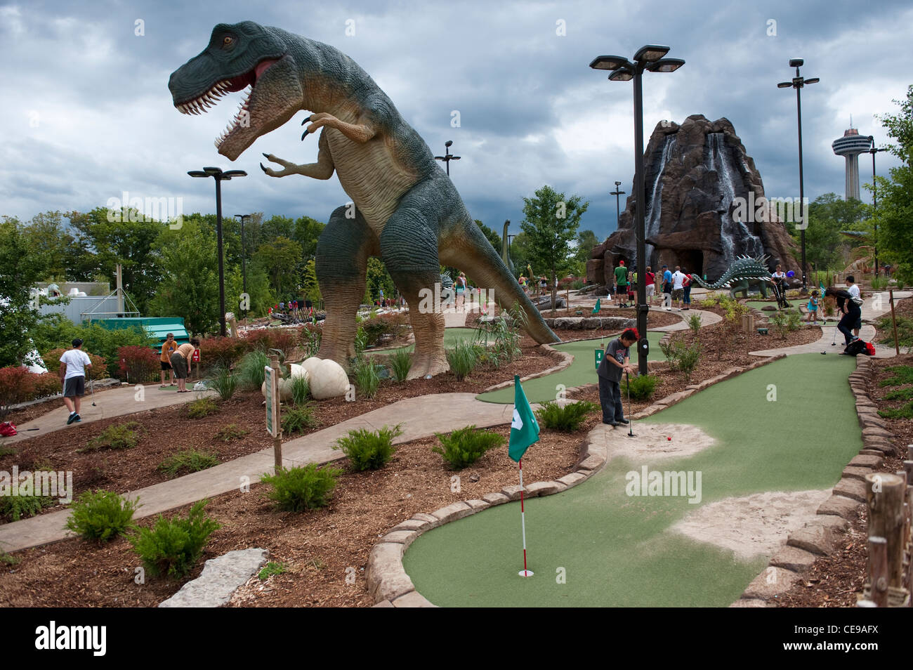 Dinosauro crazy golf presso la Clifton colline, le Cascate del Niagara in  Canada Foto stock - Alamy