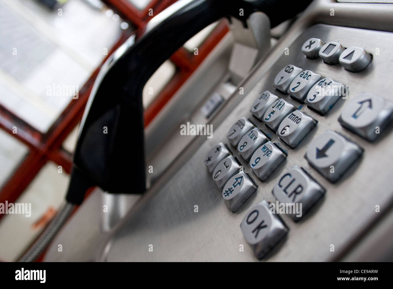 La tastiera di un telefono interno un rosso Phonebox. Foto Stock