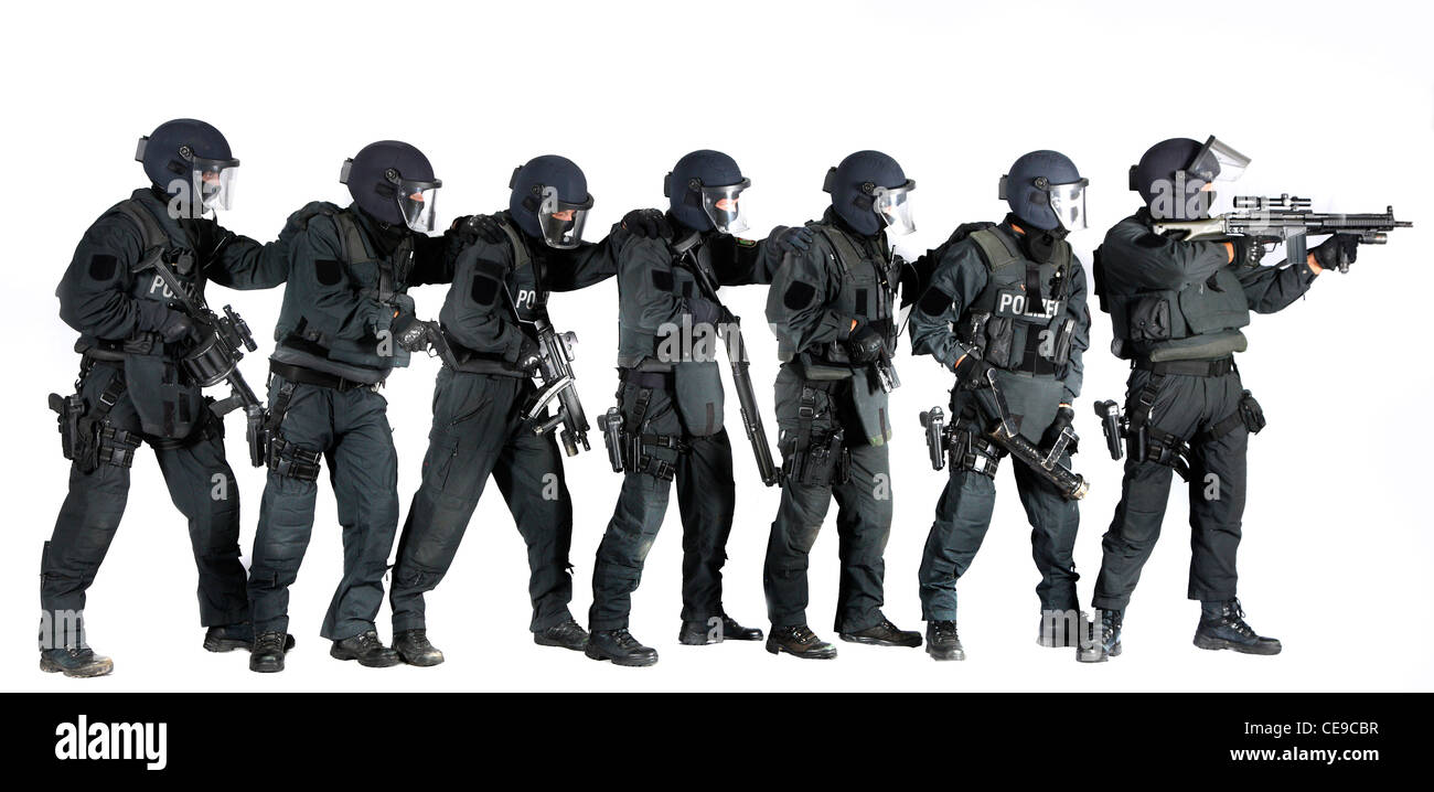 Cooperazione di polizia, SWAT team. Delle operazioni speciali di polizia, unità di lotta contro le forme gravi di criminalità organizzata, terrorismo, rapitori, contro la criminalità organizzata. Foto Stock