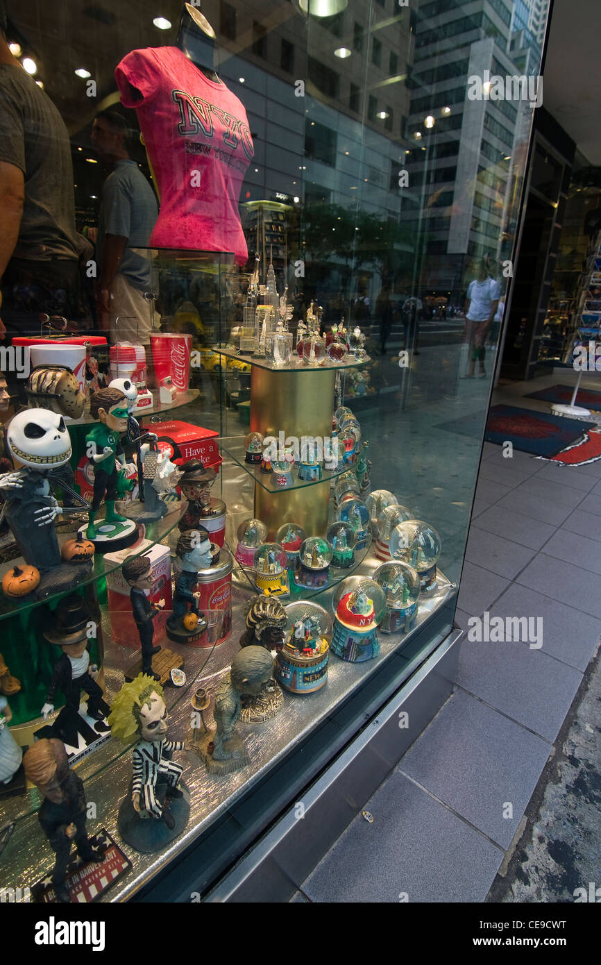 Negozio di souvenir sulla Quinta Avenue in New York City Foto Stock