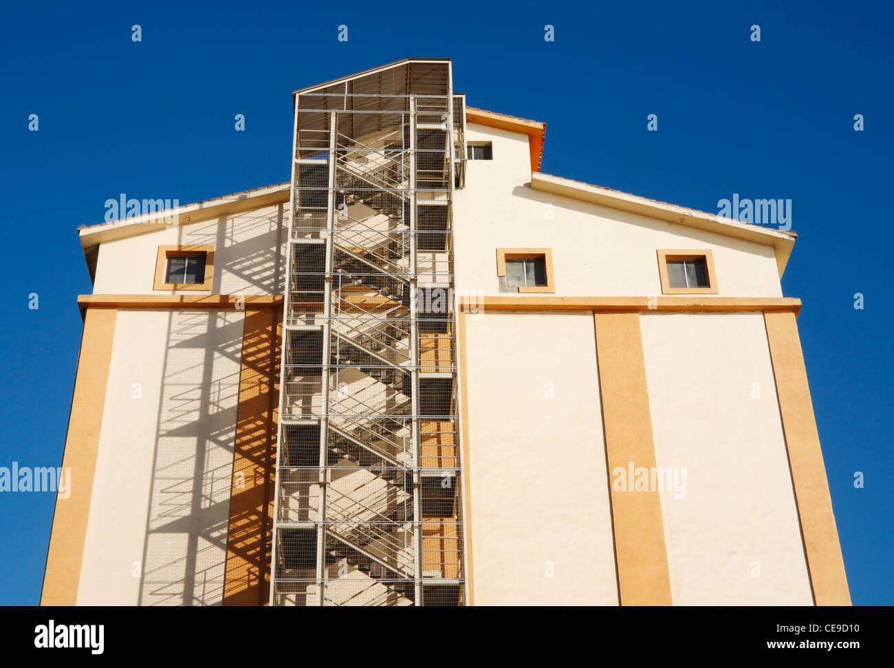 Incendio esterno esc/scale in silos edificio in Spagna Foto Stock Incendio esterno esc/scale in silos edificio in Spagna Foto Stock