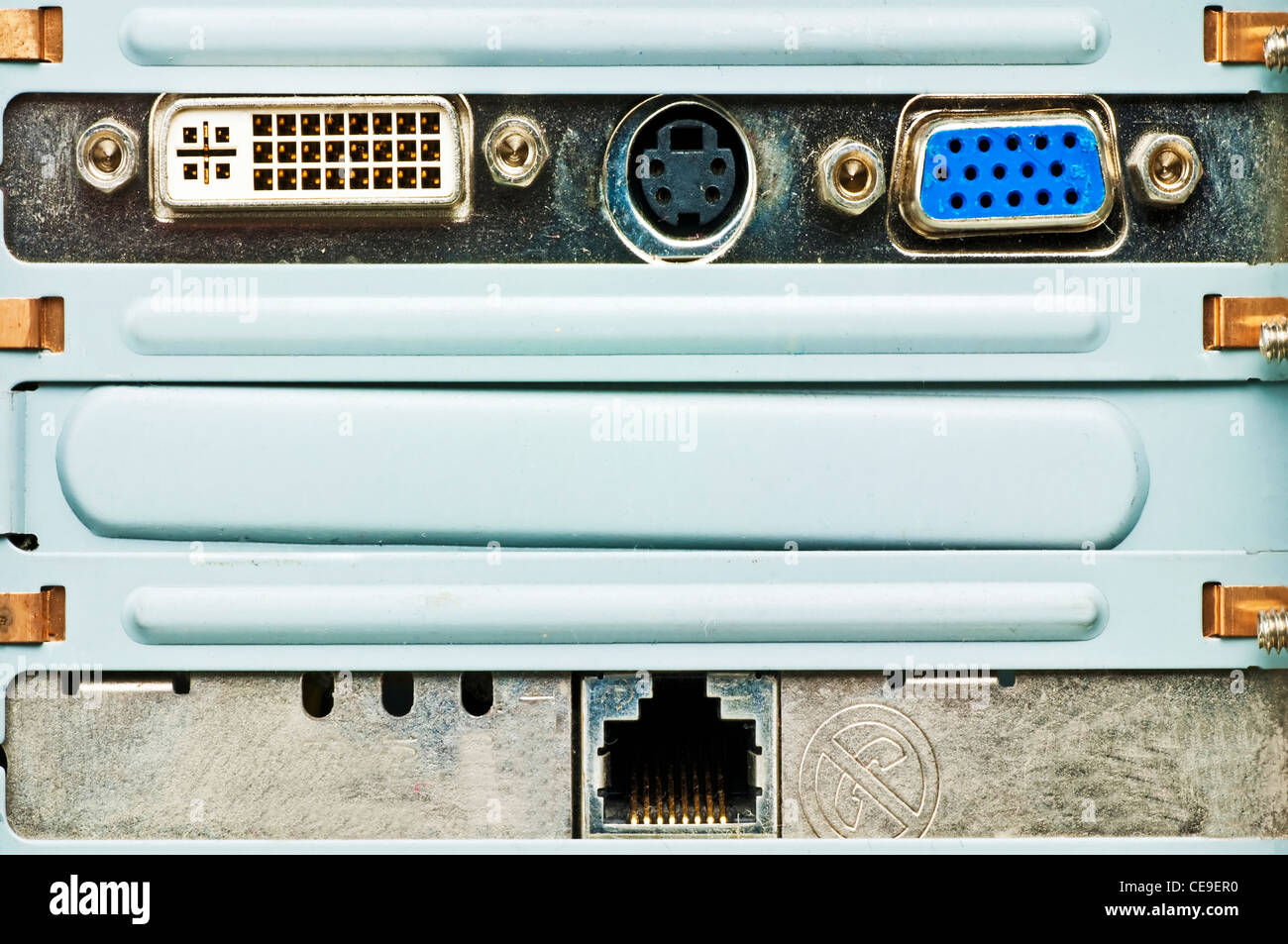 Collegamento di un computer Foto Stock