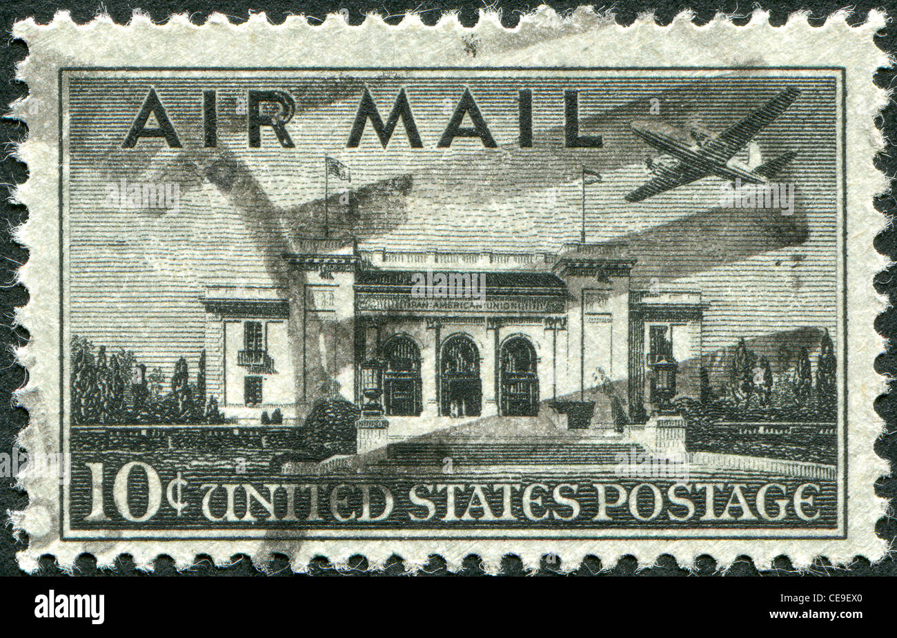 Un timbro Stampato negli USA, mostra la Pan American Union Building, Washington DC e aereo di linea Martin 2-0-2, circa 1947 Foto Stock