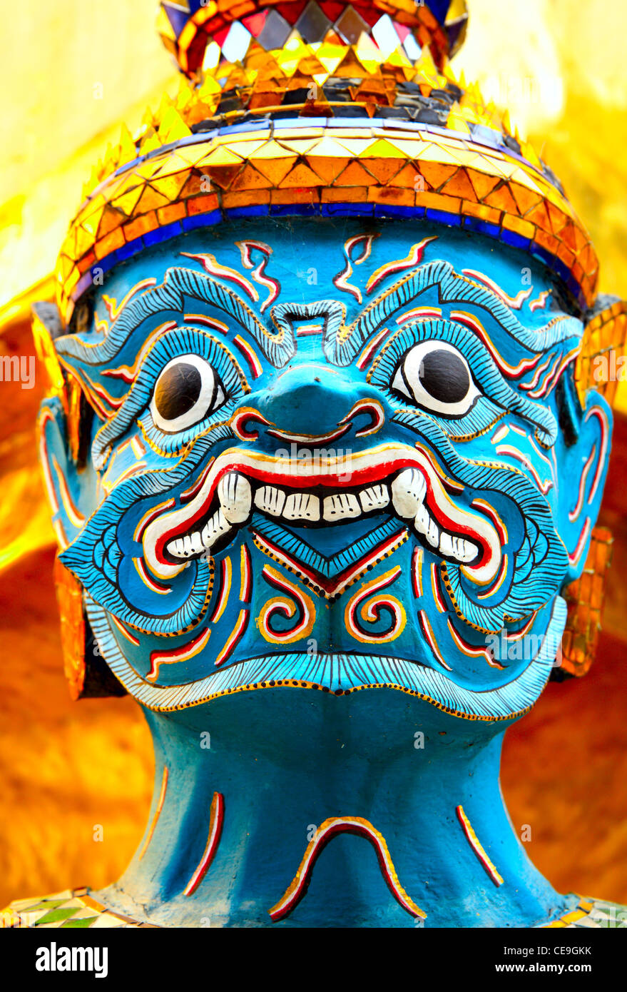 Demon statua presso il tempio di Wat Phra Kaeo. Bangkok. Della Thailandia Foto Stock