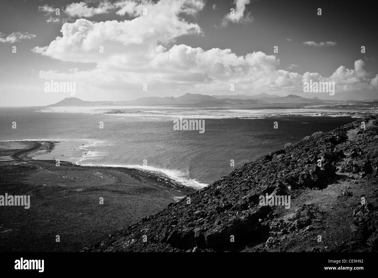 La vista dal mare da caldera vulcanica sull isola di Lobos, vicino a Corralejo, Fuerteventura, SPAGNA Foto Stock
