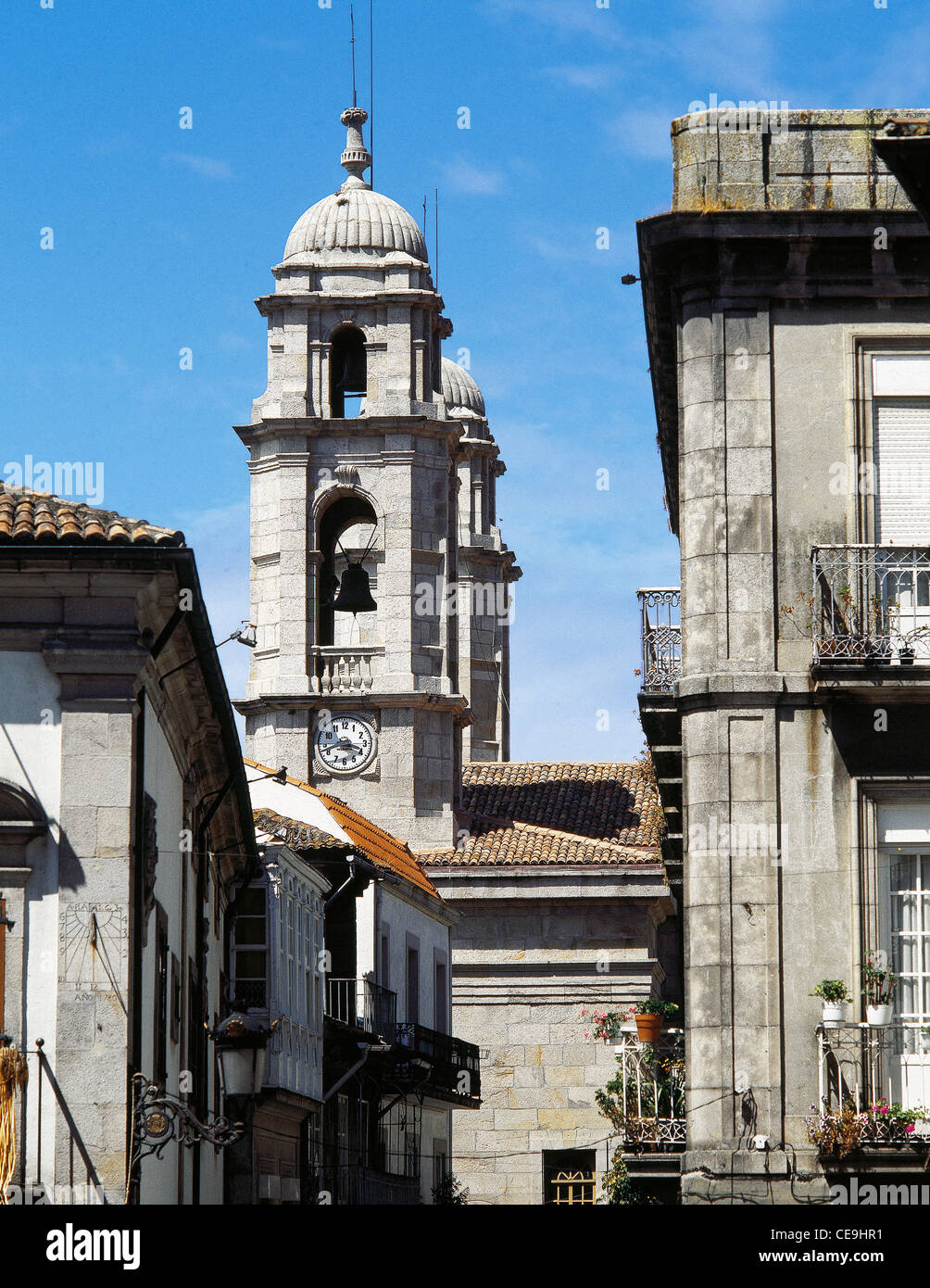 Spagna. Vigo. Le torri della chiesa Collegiata di Santa Maria. Xix secolo. Costruito da Melchor del Prado. Foto Stock