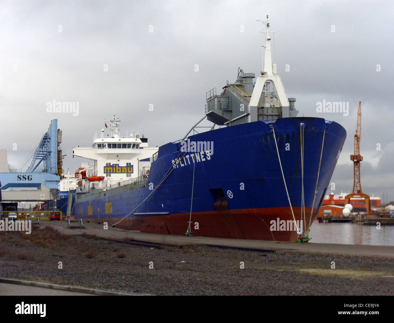 Il bulk carrier Splittnes ormeggiato nel porto di Bremerhaven, Germania Foto Stock