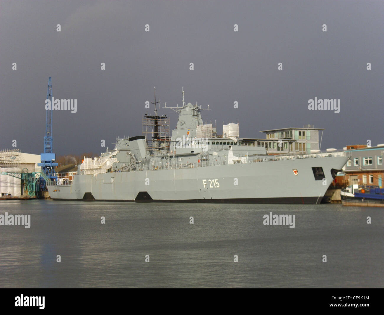 La fregata Brandeburgo della marina tedesca subendo lavori di manutenzione a MWB in Bremerhaven Foto Stock