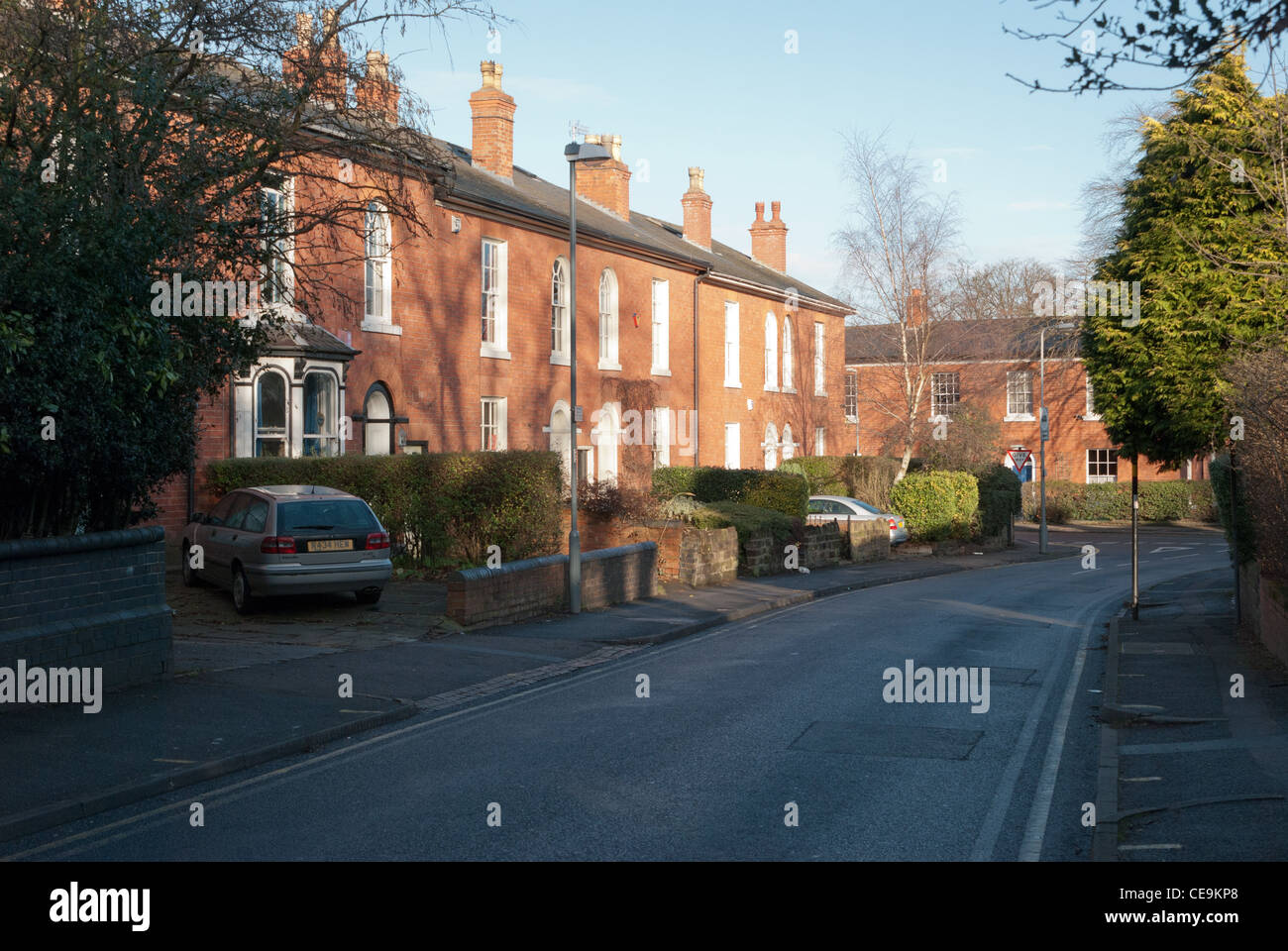 Una fila di rosso vittoriano case di mattoni in Church Road, Moseley, Birmingham Foto Stock
