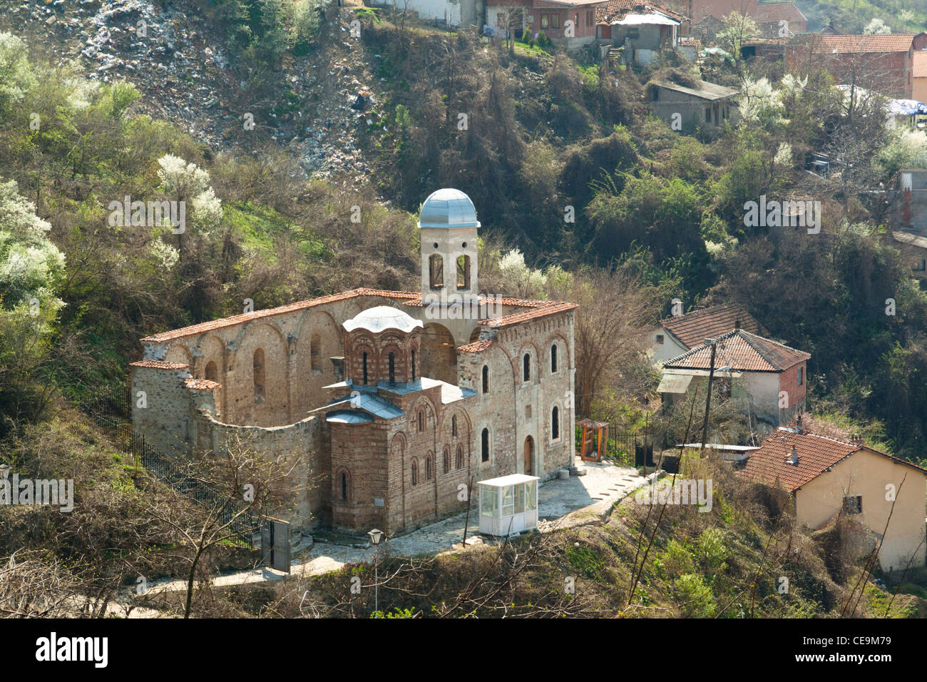 Una vecchia chiesa vuota nella città di Prizren, Kosovo Foto Stock